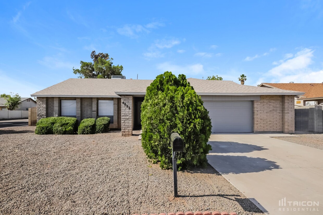 Foto principal - 4055 W Desert Cove Ave