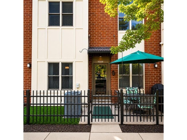 Building Photo - 2900 11th Ave S