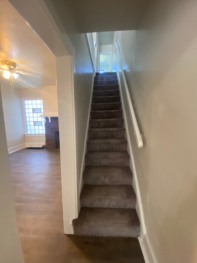 Foto del edificio - 1906 Broadway Ave