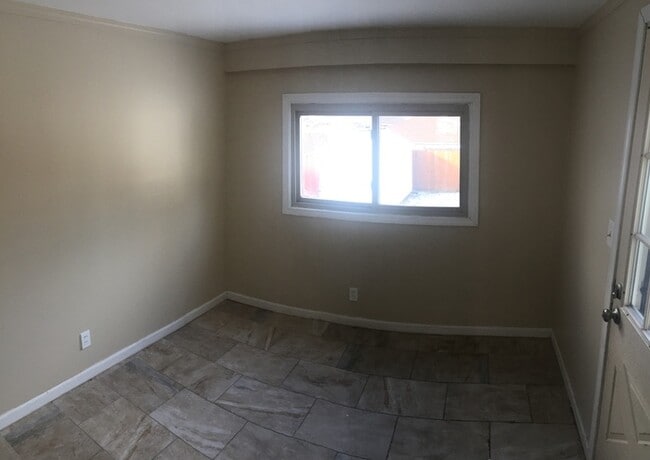 Building Photo - New to Parma Market!