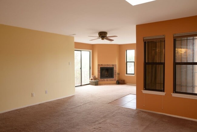 Building Photo - Beautiful Apartment at Los Pueblos de Santa Fe