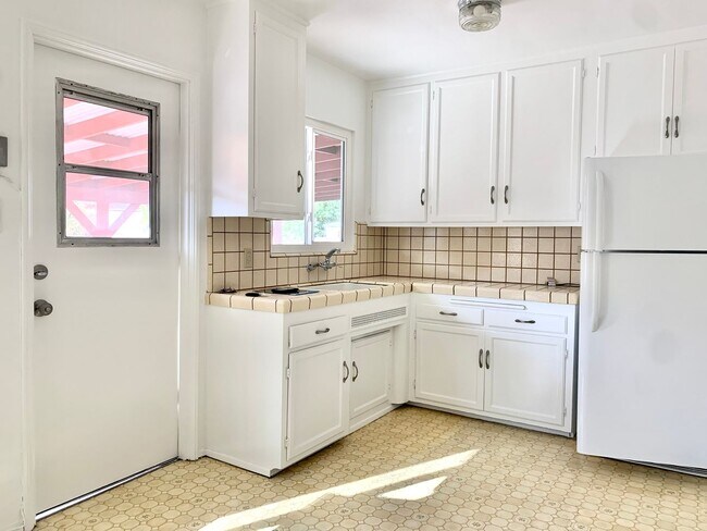 Foto del edificio - Darling 2 bedroom, 1 bath house in great l...