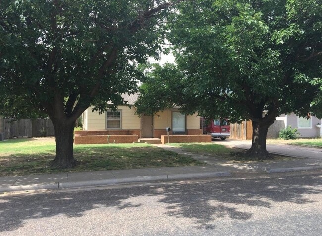 Building Photo - 3 bedroom