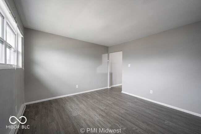 Building Photo - 823 Iowa St