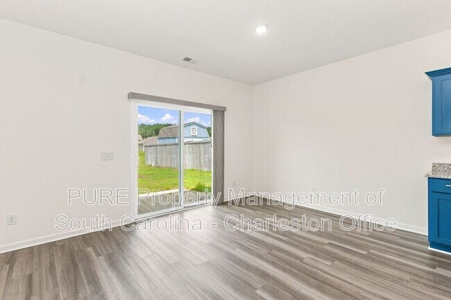 Foto del edificio - 484 Pender Woods Dr