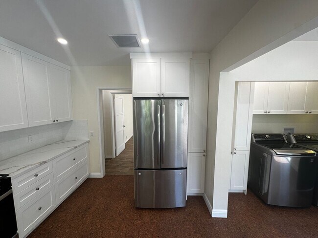 Foto del edificio - 2151 N Altadena Dr
