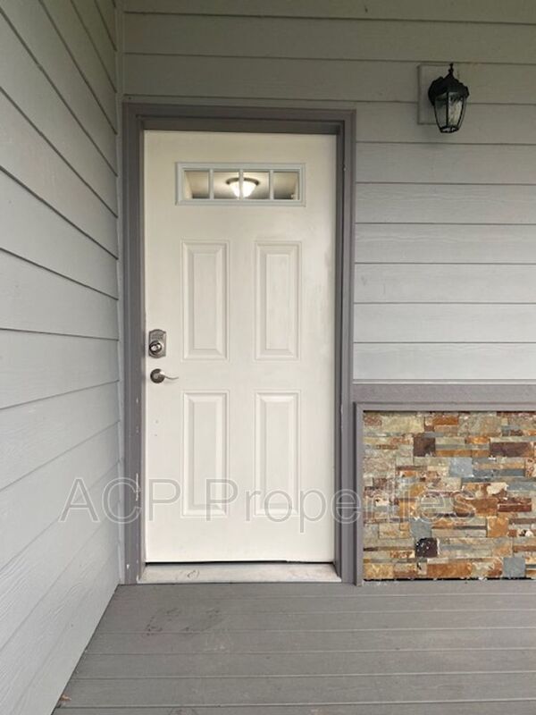 110 W 3rd St Unit B, Everson, WA 98247 Condo for Rent in Everson, WA