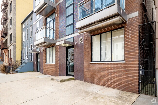 Building Photo - 80-82 Adelphi St