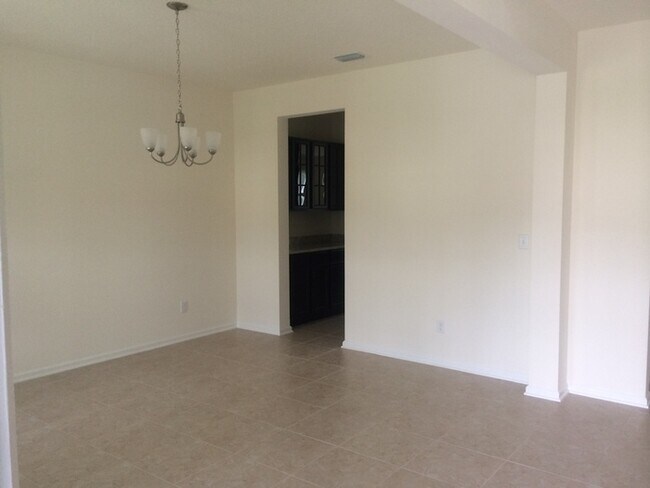 Foto del edificio - Spacious 5 Bedroom Home In Durbin Crossing