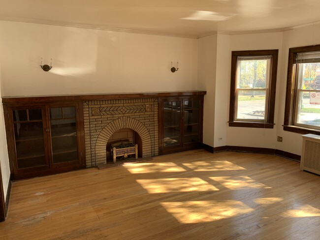 Building Photo - 4202 W Cullom Ave