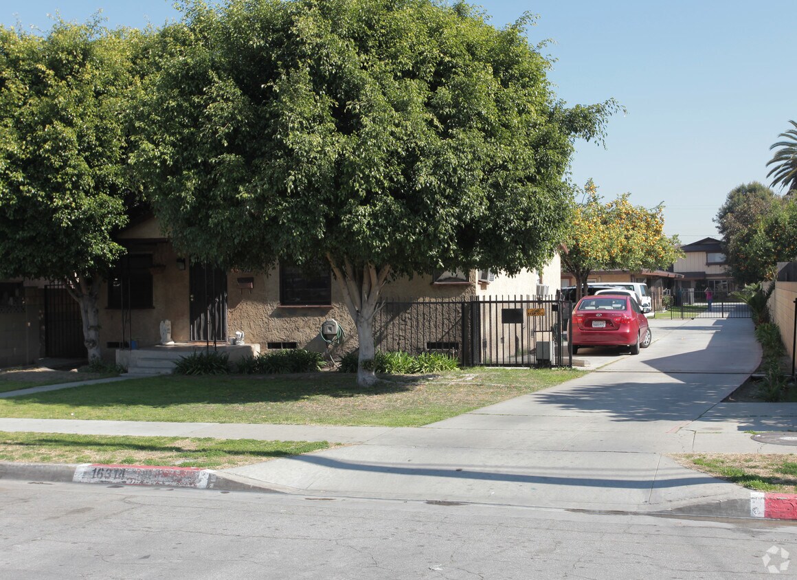 Foto principal - 16314-16322 Cornuta Ave