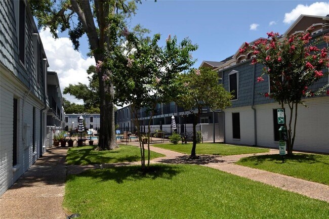 Foto del edificio - 1901 S Voss Rd