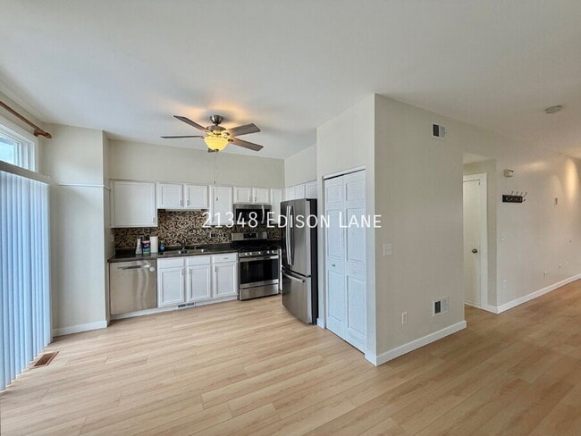 Building Photo - 21348 Edison Ln