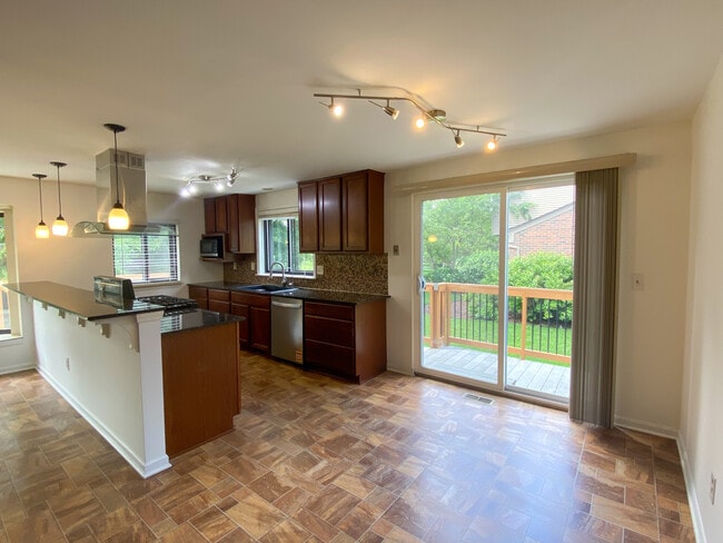 Building Photo - 23589 Hickory Grove Ln