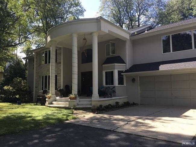 Building Photo - 100 Knickerbocker Rd