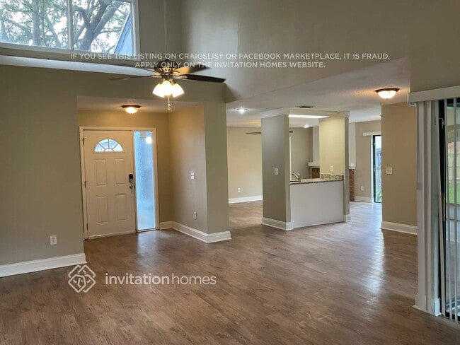Foto del edificio - 15642 Bear Creek Dr