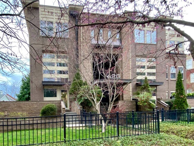 Foto del edificio - 420 Queens Rd
