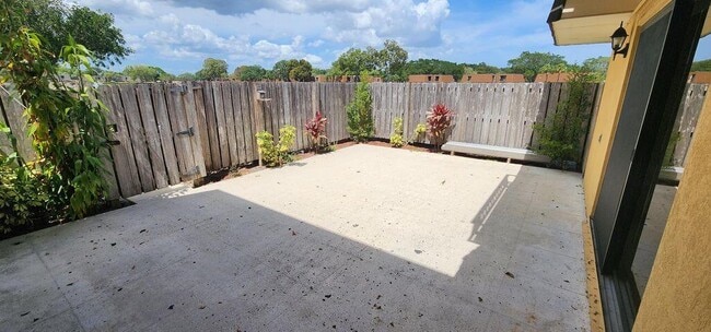 Building Photo - 913 9th Way