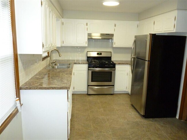 Building Photo - 2618 Skokie Dr