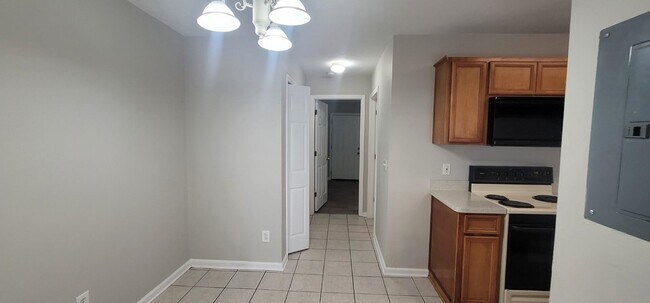 Building Photo - 2525 Hartsfield Rd