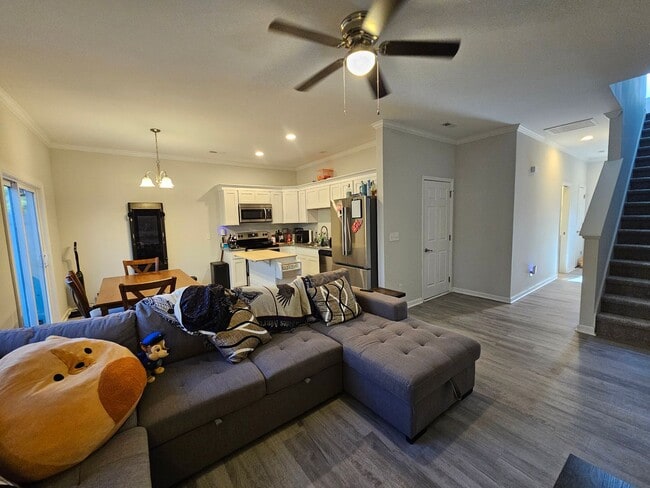 Building Photo - Newer Construction, 3 Bedroom Townhome!