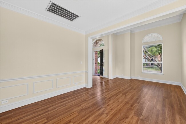 Building Photo - 8701 Mandevilla Dr