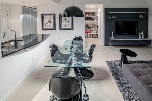 Building Photo - 1945 S Ocean Dr