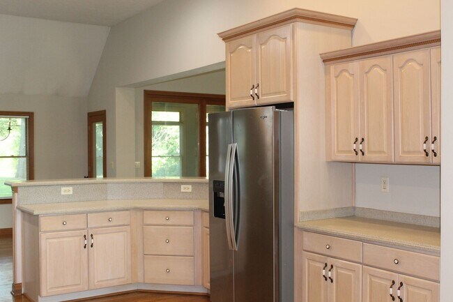 Foto del edificio - Price Reduced! Stunning Custom 4 Bedroom H...