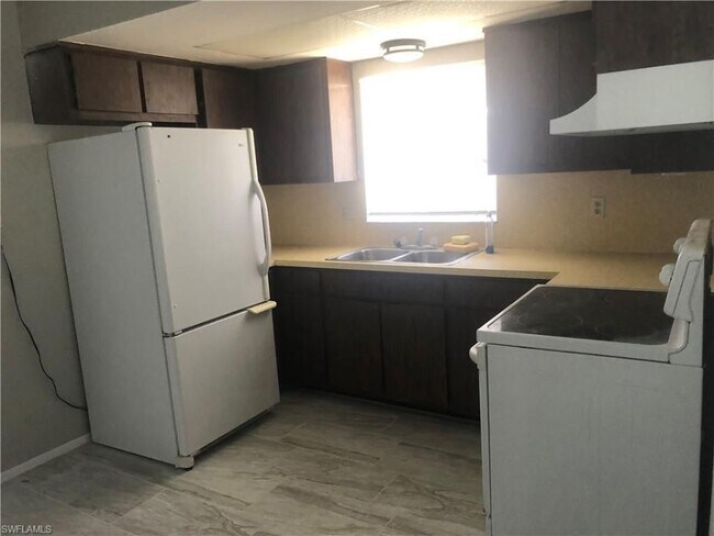 Foto del edificio - 13923-13925 First St - Duplex