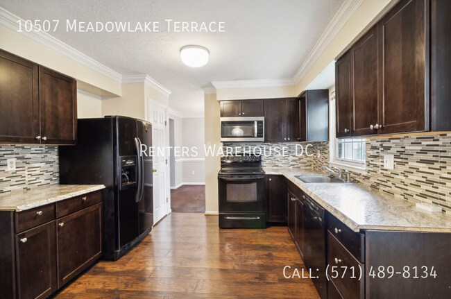 Foto del edificio - Stunning and spacious 4Bd 2 full,and 2 hal...