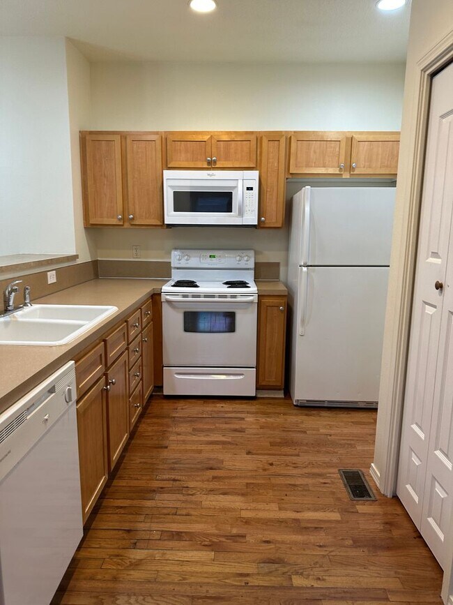 Building Photo - BEAUTIFUL 3 BEDROOM 2 1/2 BATH HOME IN ST. JOHN'S ACROSS FROM MCKENNA PARK JUST BLOCKS TO UNIVERS...