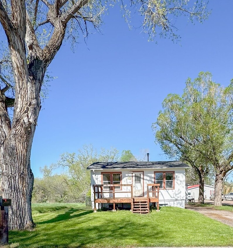 Foto principal - PET FRIENDLY 3 BED/ 2 BATH WITH GARAGE