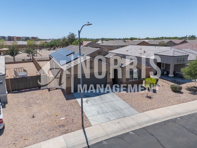 Building Photo - Low Maintenance Home Centrally Located