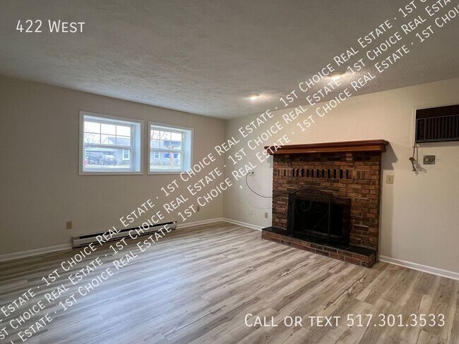 Building Photo - Spacious 2-BDR 1-BTH Duplex in Grand Ledge...