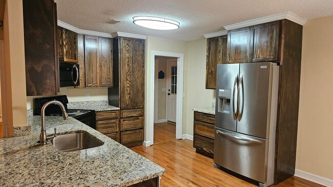 Foto del edificio - 4850 Birdwood Ct