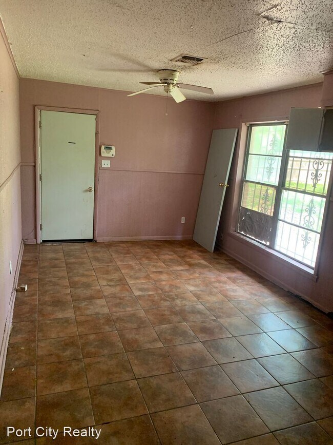 Building Photo - 3 br, 1.5 bath House - 4201 Lamar