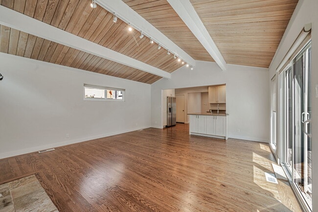 Building Photo - 72 Robinson Dr