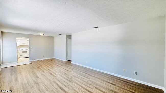 Building Photo - 3619 SE 9th Pl