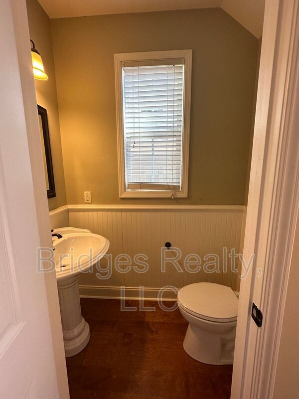Building Photo - 908 Pennington Way