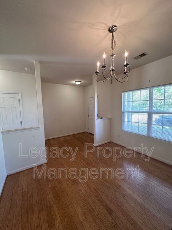 Foto del edificio - 1608 Brambleton Ct
