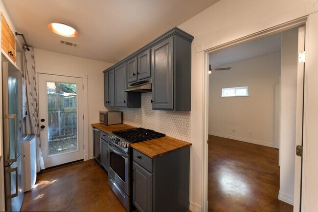 Foto del edificio - 1709 Haskell St