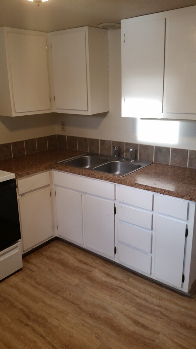 Alternative kitchen view - 1620 Blaine Street