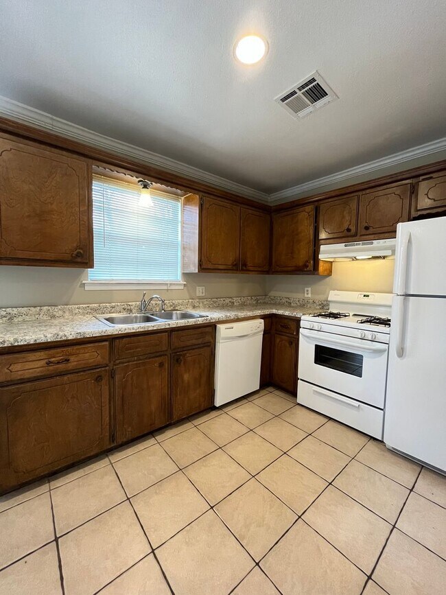 Foto del edificio - 3 Bedroom 2 Bathroom House!