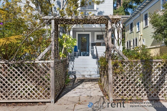 Building Photo - 2027 Delaware St