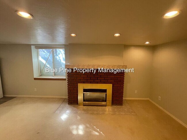 Building Photo - 310 N Shilling Ave