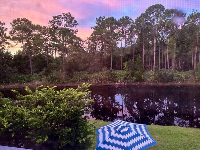 Foto del edificio - 251 Orange Grove Dr