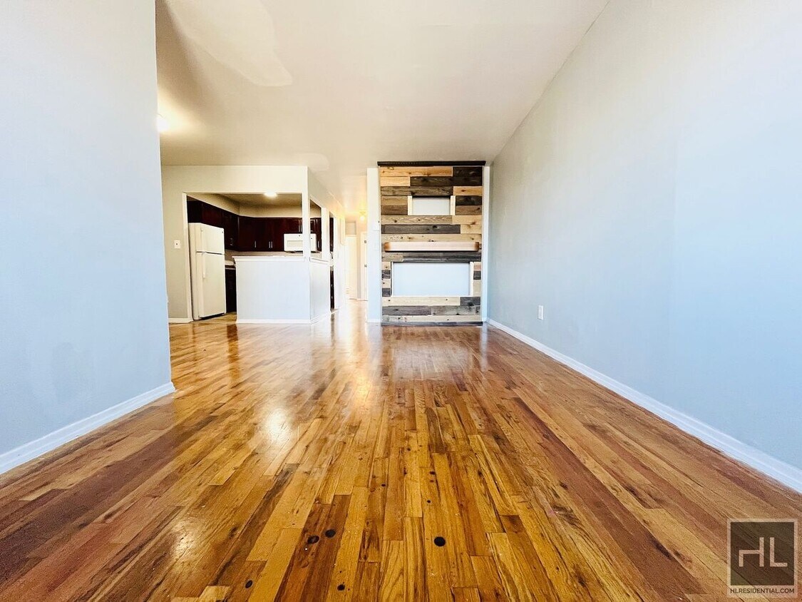 Primary Photo - Your Charming & Spacious 3 Bed Apartment! ...