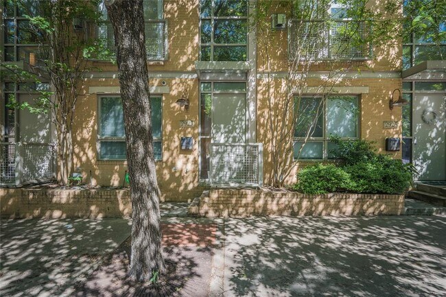 Building Photo - 2923 State St