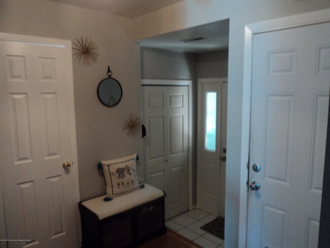 Building Photo - 23 Arrowsmith Ct