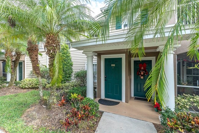 Building Photo - Stunning Designer Condo Remodeled to Perfe...